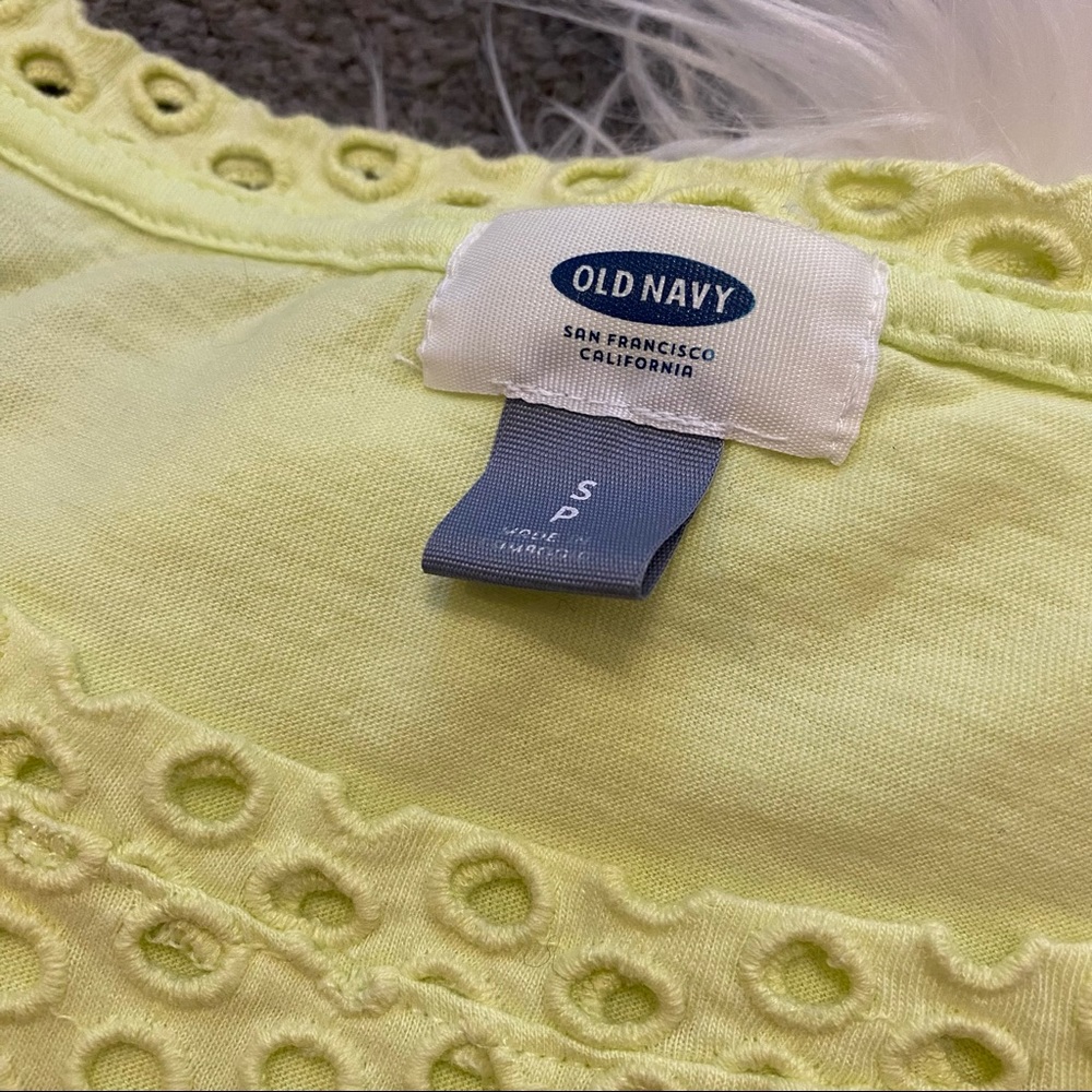 Chartreuse eyelet lace t-shirt - Picture 2 of 6